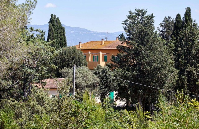 Alleinstehendes Ferienhaus mit W-LAN, privatem Pool, TV, Balkon, Panoramablick, Parkplatz