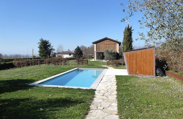 Alleinstehendes Ferienhaus mit Klimaanlage, W-LAN, Sauna, Whirlpool, privatem Pool, TV, Parkplatz