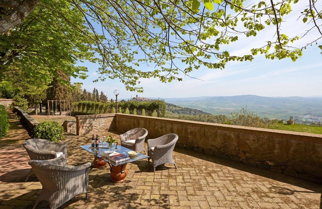 Wunderbares alleinstehendes Ferienhaus mit W-LAN, privatem Pool, TV, Panoramablick, Parkplatz
