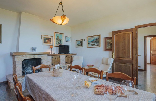 Atemberaubendes alleinstehendes Ferienhaus mit W-LAN, TV, Terrasse, Haustiere erlaubt und Parkplatz
