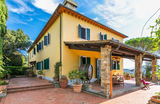 Wunderbares alleinstehendes Ferienhaus mit W-LAN, TV, Terrasse, Panoramablick und Parkplatz