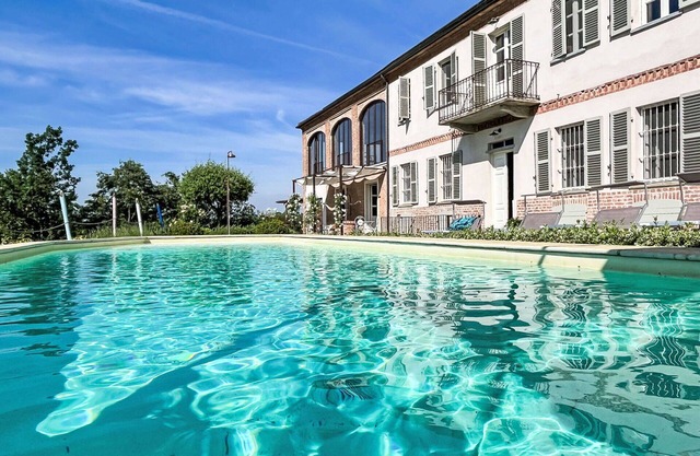 Schönes alleinstehendes Ferienhaus mit Klimaanlage, W-LAN, privatem Pool, TV, Innenhof, Parkplatz