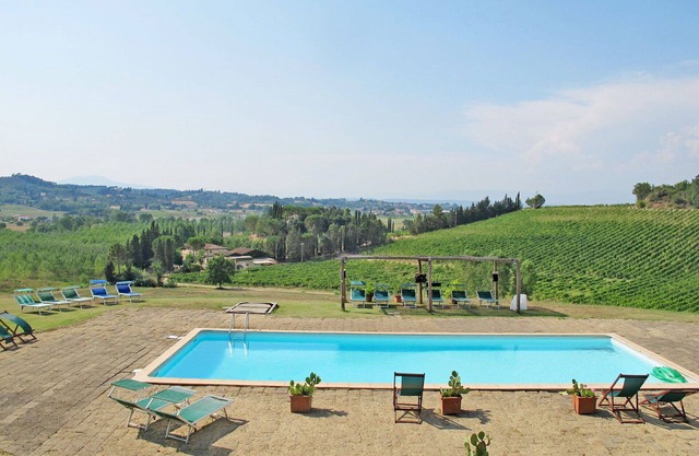 Atemberaubendes alleinstehendes Ferienhaus mit privatem Pool, TV, Haustiere erlaubt und Parkplatz