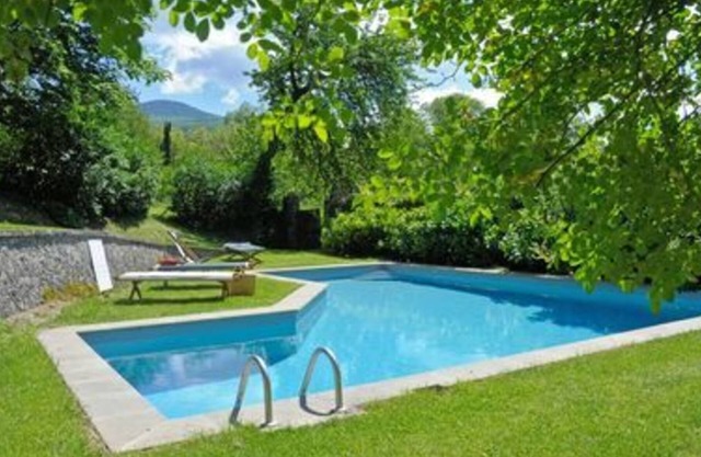 Wunderbares alleinstehendes Ferienhaus mit W-LAN, Pool, TV, Balkon, Panoramablick und Parkplatz