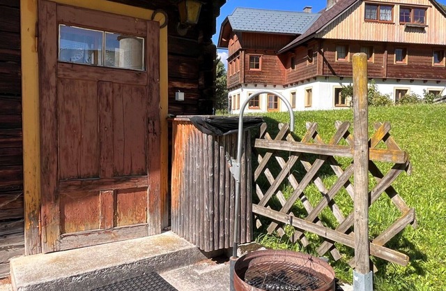 Schönes alleinstehendes Ferienhaus für 4 Personen mit TV, Haustiere erlaubt und Parkplatz