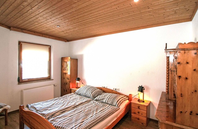 Schönes alleinstehendes Ferienhaus für 14 Leute mit W-LAN, TV, Terrasse und Parkplatz