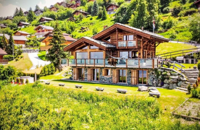 Alleinstehendes Ferienhaus mit Whirlpool, W-LAN, TV, Terrasse, Haustiere erlaubt, Parkplatz