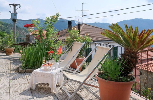 Atemberaubendes alleinstehendes Ferienhaus mit W-LAN, TV, Terrasse, Panoramablick und Parkplatz