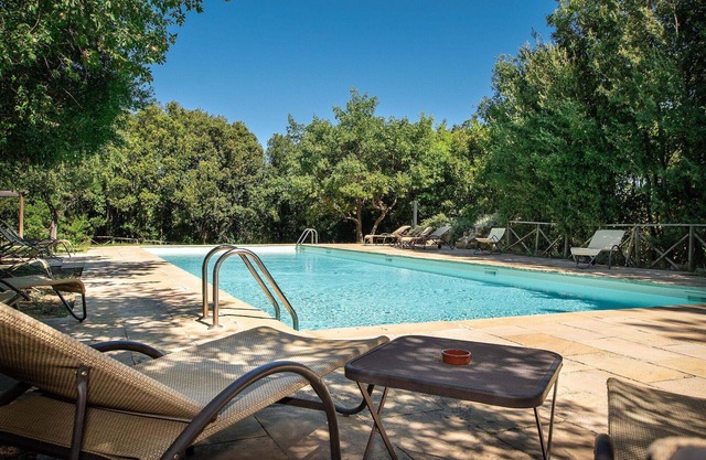Alleinstehendes Ferienhaus mit privatem Pool, Klimaanlage, W-LAN, TV, Terrasse, Parkplatz