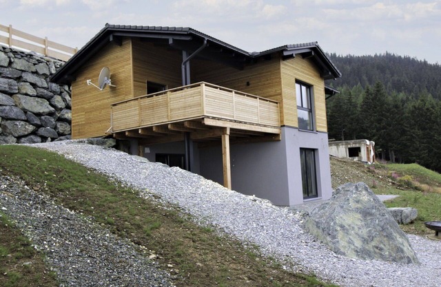 Wunderbares alleinstehendes Ferienhaus für 6 Gäste mit W-LAN, TV, Terrasse und Parkplatz