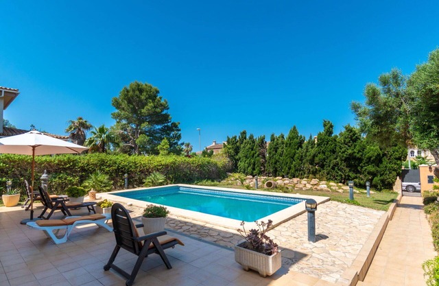 Alleinstehendes Ferienhaus mit privatem Pool, W-LAN, Klimaanlage, TV, Innenhof, Parkplatz