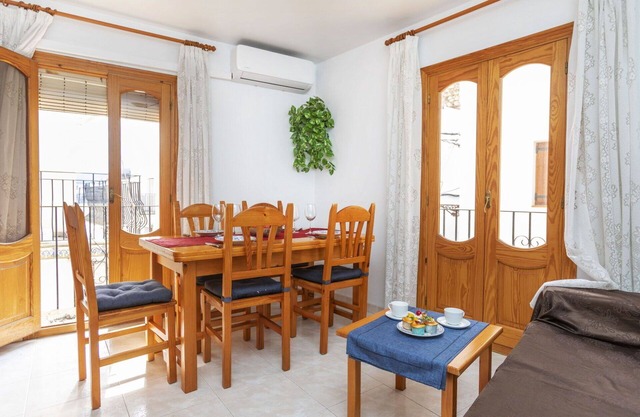 Wunderbares alleinstehendes Ferienhaus für 12 Gäste mit W-LAN, TV, Terrasse und Parkplatz