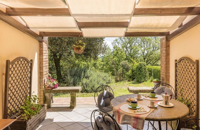 Schönes alleinstehendes Ferienhaus mit W-LAN, TV, Terrasse, Haustiere erlaubt und Parkplatz