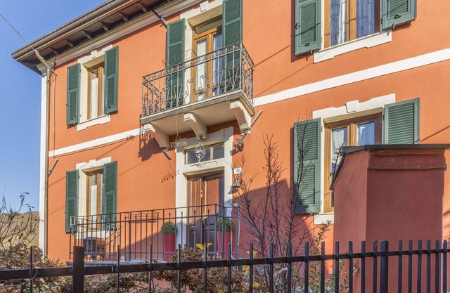 Schönes alleinstehendes Ferienhaus mit W-LAN, Whirlpool, TV, Balkon und Panoramablick