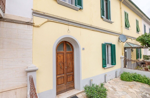 Schönes alleinstehendes Ferienhaus für 7 Leute mit Klimaanlage, W-LAN, TV, Innenhof und Parkplatz
