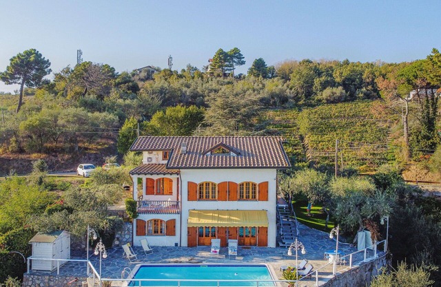 Alleinstehendes Ferienhaus mit privatem Pool, W-LAN, Klimaanlage, TV, Innenhof, Parkplatz
