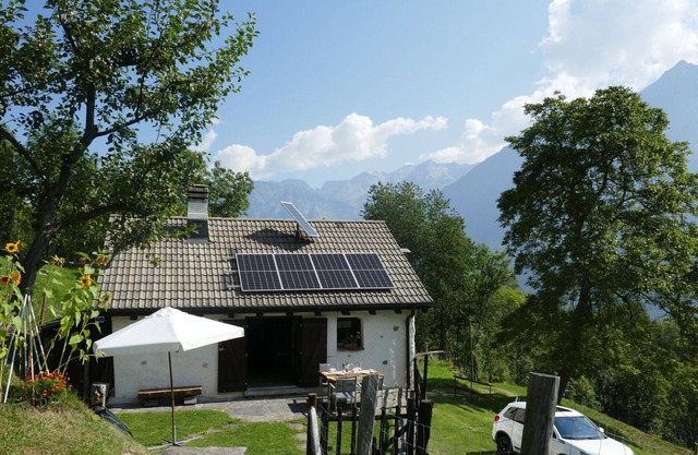 Wunderbares alleinstehendes Ferienhaus mit W-LAN, TV, Terrasse, Haustiere erlaubt und Parkplatz