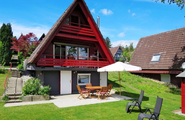 Atemberaubendes alleinstehendes Ferienhaus mit W-LAN, TV, Terrasse, Haustiere erlaubt und Parkplatz