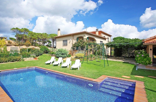 Alleinstehendes Ferienhaus mit privatem Pool, W-LAN, TV, Innenhof, Haustiere erlaubt, Parkplatz