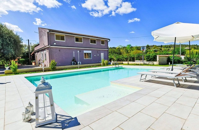 Alleinstehendes Ferienhaus mit W-LAN, privatem Pool, Klimaanlage, TV, Innenhof, Parkplatz