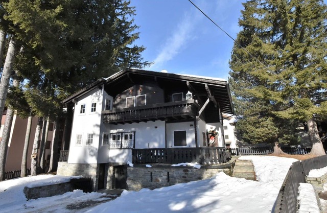 Schönes alleinstehendes Ferienhaus mit W-LAN, Whirlpool, TV, Balkon, Haustiere erlaubt, Parkplatz