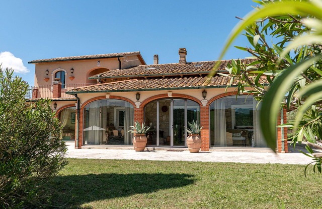 Wunderbares alleinstehendes Ferienhaus mit privatem Pool, Klimaanlage, W-LAN, Innenhof, Parkplatz