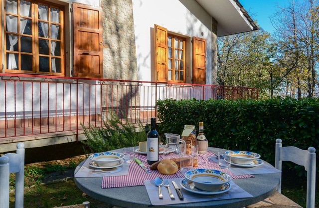 Atemberaubendes alleinstehendes Ferienhaus mit W-LAN, TV, Innenhof, Haustiere erlaubt und Parkplatz