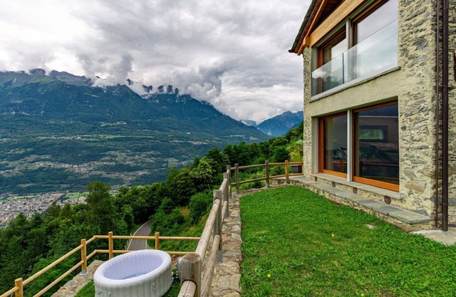 Casa de vacaciones privada con WIFI, jacuzzi, A/C, TV, terraza, mascotas permitida, aparcamiento