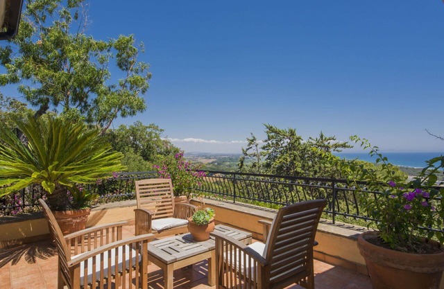 Wunderbares alleinstehendes Ferienhaus mit W-LAN, TV, Terrasse, Haustiere erlaubt und Parkplatz