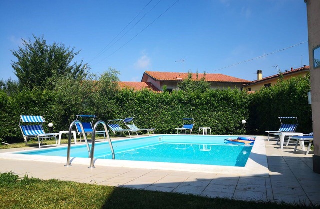 Alleinstehendes Ferienhaus mit Klimaanlage, W-LAN, privatem Pool, Innenhof, Parkplatz, bei Lucca