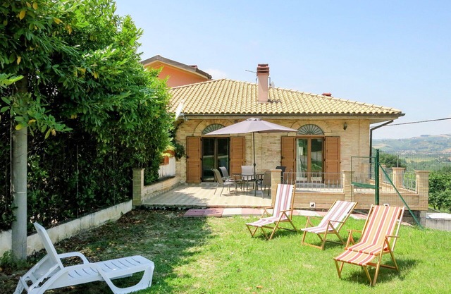 Schönes alleinstehendes Ferienhaus mit W-LAN, TV, Terrasse, Haustiere erlaubt und Parkplatz