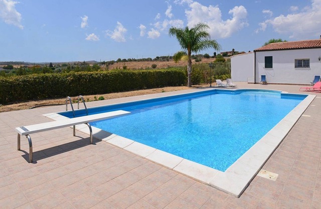 Schönes alleinstehendes Ferienhaus mit Pool, Klimaanlage, W-LAN, TV, Haustiere erlaubt, Parkplatz
