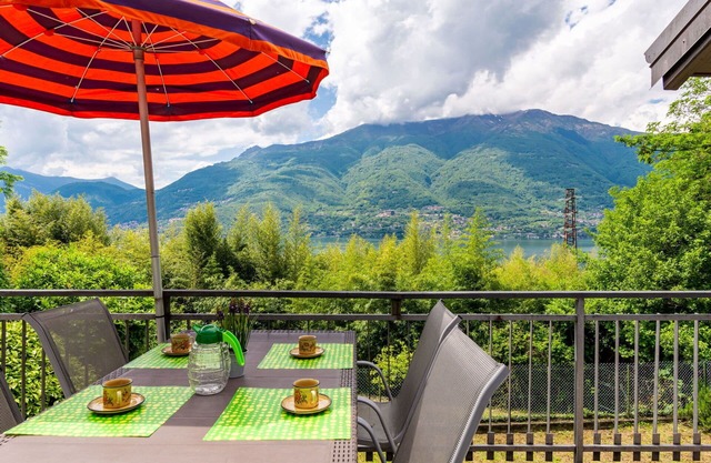 Atemberaubendes alleinstehendes Ferienhaus mit W-LAN, TV, Terrasse, Haustiere erlaubt und Parkplatz