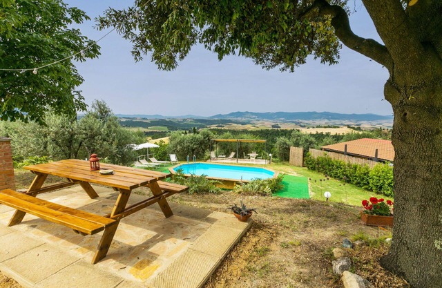 Alleinstehendes Ferienhaus mit Klimaanlage, privatem Pool, W-LAN, Innenhof, Panoramablick