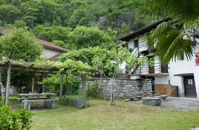 Wunderbares alleinstehendes Ferienhaus mit W-LAN, TV, Innenhof, Panoramablick und Parkplatz