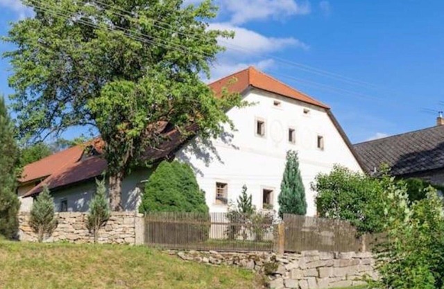 Atemberaubendes alleinstehendes Ferienhaus mit W-LAN, Innenhof, Haustiere erlaubt und Parkplatz
