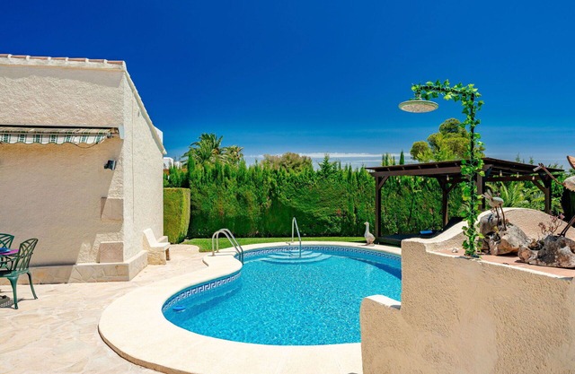 Preciosa casa de vacaciones privada con piscina privada, WIFI, A/C, TV, balcón, aparcamiento