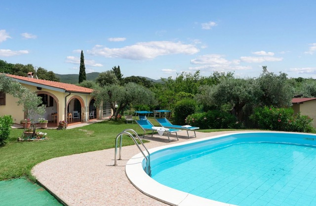 Alleinstehendes Ferienhaus mit Klimaanlage, W-LAN, privatem Pool, TV, Haustiere erlaubt, Parkplatz