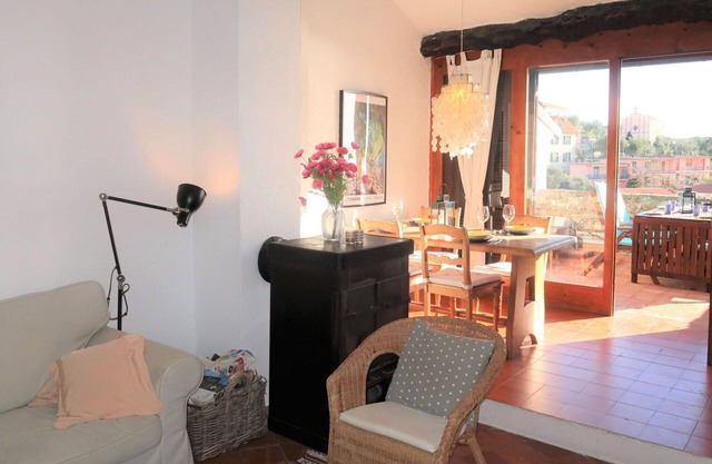 Wunderbares alleinstehendes Ferienhaus mit W-LAN, TV, Terrasse, Panoramablick und Parkplatz
