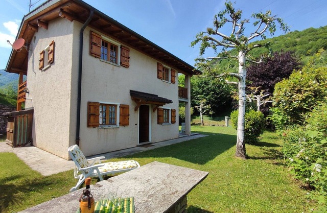 Schönes alleinstehendes Ferienhaus mit W-LAN, TV, Innenhof, Haustiere erlaubt und Parkplatz