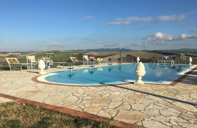 Alleinstehendes Ferienhaus mit Klimaanlage, privatem Pool, W-LAN, TV, Innenhof, Panoramablick