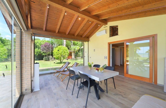 Alleinstehendes Ferienhaus mit W-LAN, Klimaanlage, TV, Terrasse, Haustiere erlaubt, Parkplatz