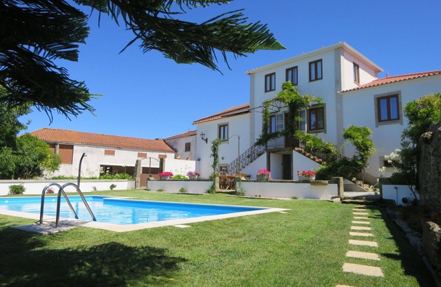 Alleinstehendes Ferienhaus mit Klimaanlage, privatem Pool, W-LAN, TV, Terrasse, Parkplatz