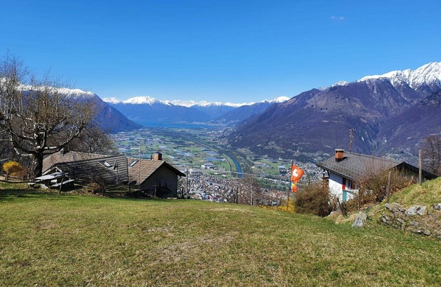 Schönes alleinstehendes Ferienhaus für 4 Gäste mit TV, Balkon und Haustiere erlaubt