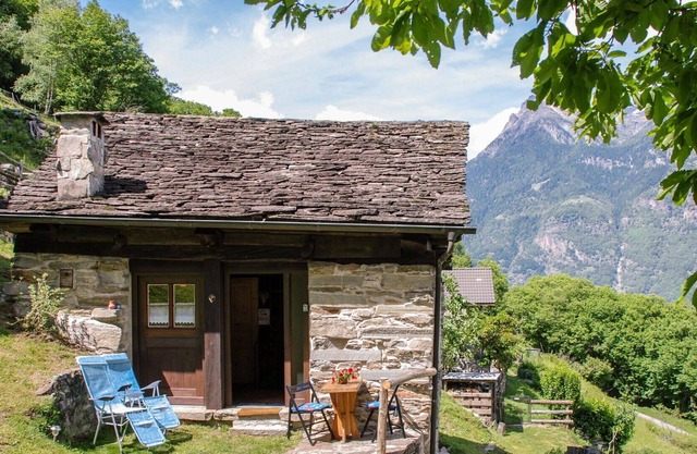 Schönes alleinstehendes Ferienhaus für 2 Leute mit TV und Haustiere erlaubt