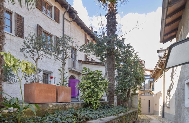 Schönes alleinstehendes Ferienhaus mit W-LAN, TV, Innenhof, Panoramablick und Parkplatz