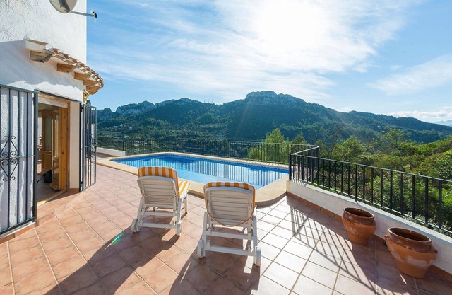 Alleinstehendes Ferienhaus mit Klimaanlage, privatem Pool, W-LAN, TV, Terrasse, Parkplatz