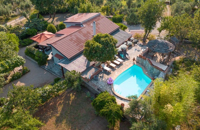 Alleinstehendes Ferienhaus mit W-LAN, privatem Pool, TV, Innenhof, Haustiere erlaubt, Parkplatz