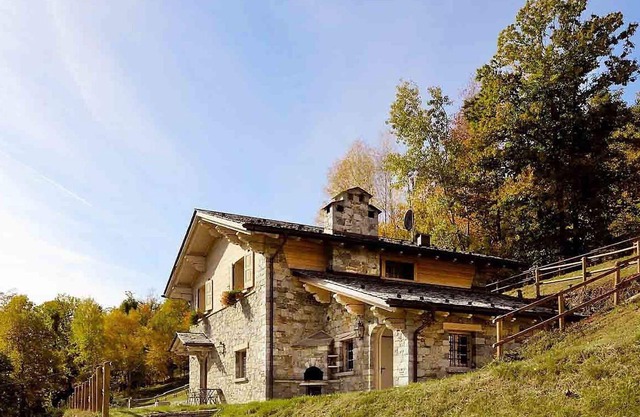 Schönes alleinstehendes Ferienhaus mit W-LAN, TV, Balkon, Haustiere erlaubt und Parkplatz