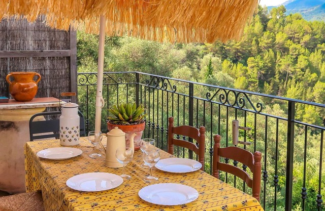 Wunderbares alleinstehendes Ferienhaus mit TV, Balkon, Haustiere erlaubt und Parkplatz